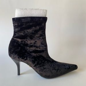 Vintage Cole Haan Black Velvet Low Heeled Sock Booties Size 8.5